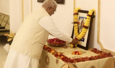 वीरांगना रानी दुर्गावती के बलिदान दिवस पर राज्यपाल श्री पटेल ने माल्यार्पण कर नमन किया