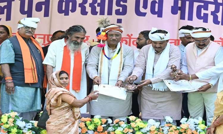 रायपुर : मुख्यमंत्री श्री विष्णुदेव साय कांकेर में बुढालपेन करसाड़ एवं मांदरी महोत्सव में हुए शामिल
