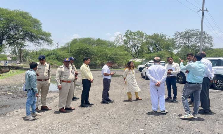 सिंहस्थ 2028 की तैयारी शुरू, कलेक्टर ऋजु बाफना ने मक्सी रेलवे स्टेशन और प्रमुख मार्गों का किया निरीक्षण