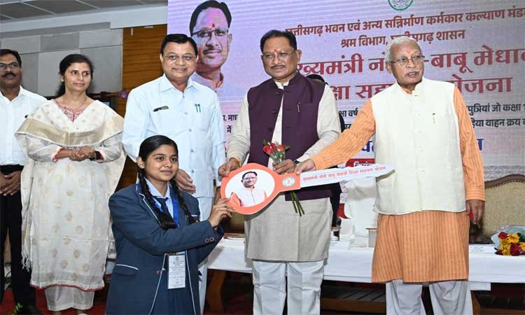 रायपुर : श्रमिक परिवारों के सशक्तिकरण और उत्थान के लिए समर्पित है हमारी सरकार : मुख्यमंत्री विष्णु देव साय