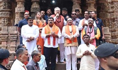 रायपुर : हर-हर महादेव से गूंज उठा भोरमदेव : मुख्यमंत्री श्री विष्णुदेव साय ने हेलीकॉप्टर से पुष्पवर्षा कर हजारों कांवड़ियों का किया भव्य स्वागत