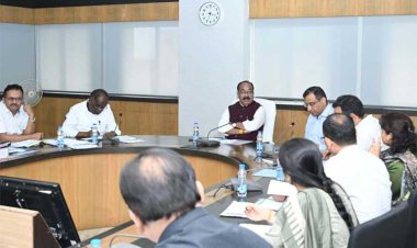 रायपुर : योजनाओं और सुविधाओं के क्रियान्वयन में और ज्यादा गति व पारदर्शिता के साथ करें परिणाममूलक कार्य - श्री अरुण साव