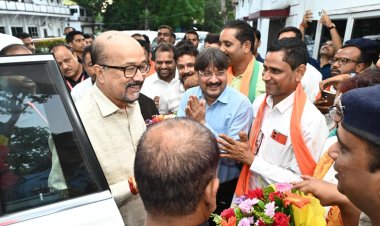 रायपुर : राज्यपाल श्री रमेन डेका का रायगढ़ सर्किट हाउस पहुंचने पर किया गया भव्य स्वागत