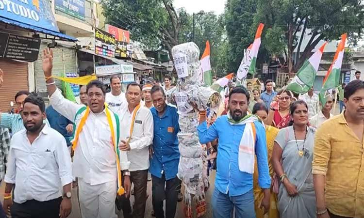 गरियाबंद में हाफ बिजली बिल योजना के विरोध में कांग्रेस का उग्र प्रदर्शन