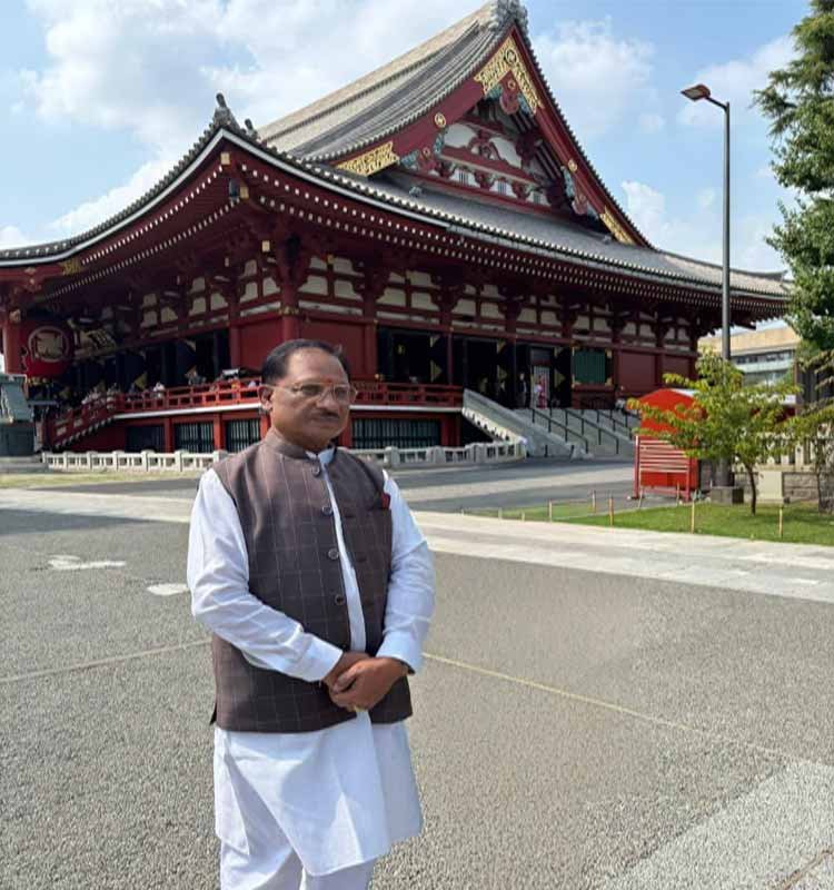 रायपुर : मुख्यमंत्री श्री साय ने जापान पहुंचने के बाद सबसे पहले टोक्यो स्थित ऐतिहासिक असाकुसा मंदिर में की पूजा-अर्चना