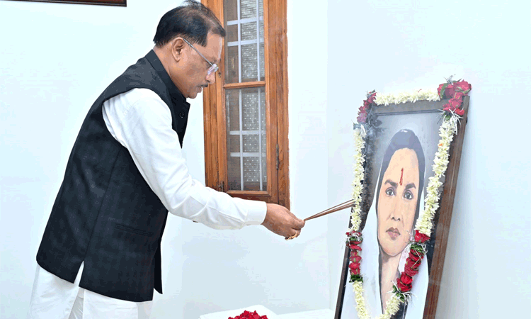 छत्तीसगढ़ की प्रथम महिला सांसद मिनीमाता जी की पुण्यतिथि पर मुख्यमंत्री ने दी श्रद्धांजलि