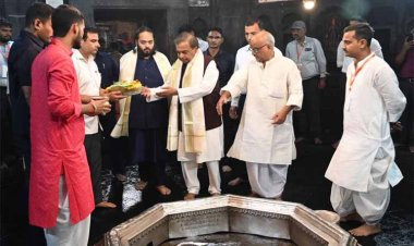 मुकेश अंबानी ने गया में किया पिंडदान, पूर्वजों की आत्मा की मुक्ति के लिए की विशेष पूजा