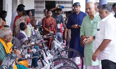 रायपुर : पर्यटन एवं संस्कृति मंत्री श्री राजेश अग्रवाल ने दिव्यांगजनों को ट्रायसायकल एवं व्हीलचेयर का किया वितरण