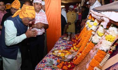 मुख्यमंत्री विष्णु देव साय पहुंचे गोदड़ीवाला धाम, प्रदेशवासियों की खुशहाली और समृद्धि की कामना