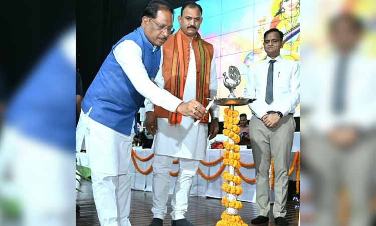 रायपुर : मुख्यमंत्री विष्णु देव साय ने किया एरोकॉन 2025 का शुभारंभ, कैंसर उपचार और शोध में मिलेगी नई दिशा