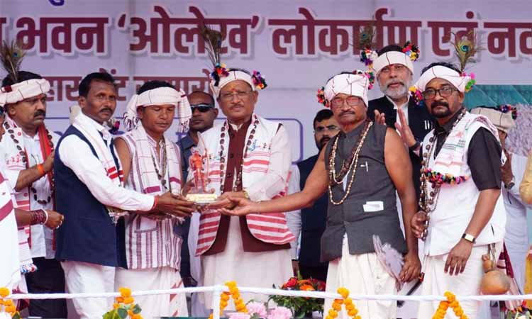 रायपुर : जगदलपुर में धुरवा समाज के संभाग स्तरीय नुआखाई मिलन समारोह एवं नवनिर्मित सामाजिक भवन