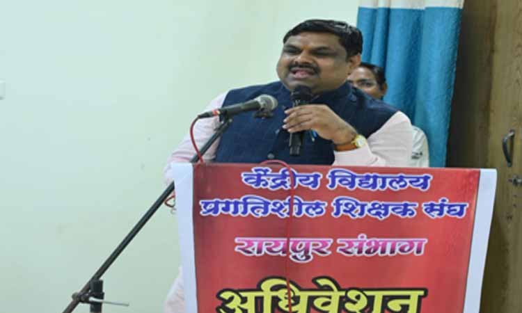 रायपुर : शिक्षक ज्ञान देता है व बेहतर समाज भी निर्मित करता है-स्कूल शिक्षा मंत्री श्री यादव