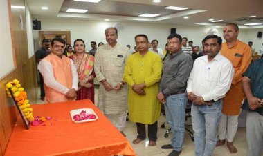 महाराजा विक्रमादित्य शोधपीठ में भारत के प्राचीन मंदिरों पर 50 चित्रों की प्रदर्शनी का शुभारंभ