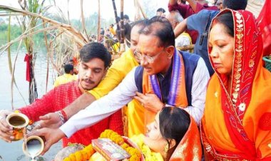 रायपुर : मुख्यमंत्री श्री साय ने कुनकुरी छठ घाट में सूर्य को दिया अर्घ्य:प्रदेश के सुख, समृद्धि और खुशहाली की कामना की