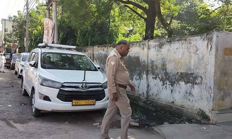 हापुड़ में आयकर विभाग की बड़ी कार्रवाई, कई व्यापारियों के ठिकानों पर छापेमारी से मचा हड़कंप