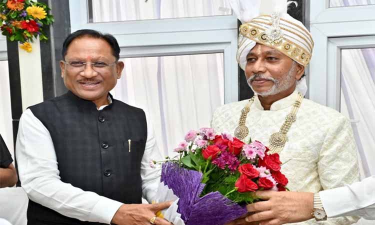 रायपुर : मुख्यमंत्री श्री साय गुरु खुशवंत साहेब के गृहप्रवेश कार्यक्रम में हुए शामिल
