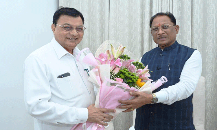 रायपुर : मंत्री श्री देवांगन के प्रस्ताव पर मुख्यमंत्री श्री साय ने 21 कार्यों के लिए 3 करोड़ की दी स्वीकृति